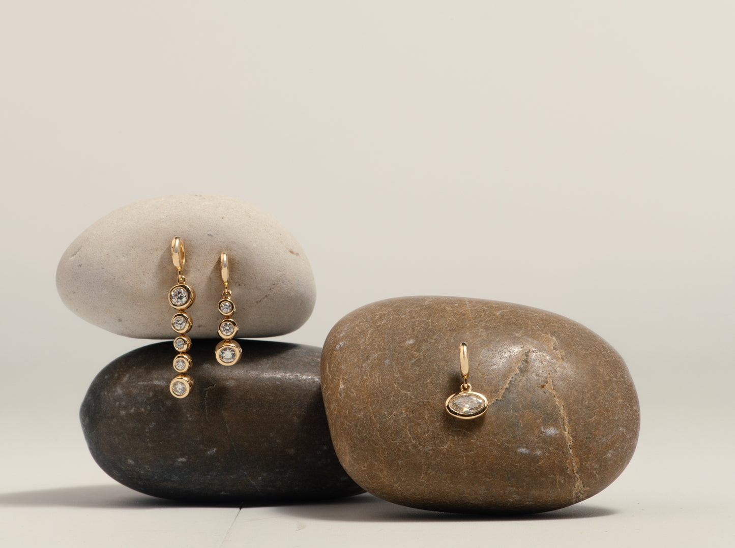 3 Stone Diamond Droplet